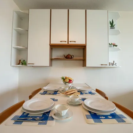 Apartamento Astrid 801 With Balcony By Interhome